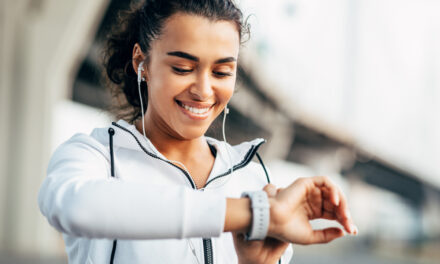 Smartwatch damski – 5 cech, na które warto zwrócić uwagę w czasie zakupu
