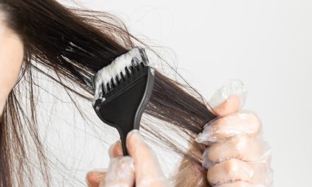 Rozjaśnij włosy w domowym zaciszu i ciesz się korzystnymi rezultatami!