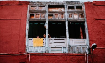 Czerwona twarz po alkoholu – przyczyny i sposoby łagodzenia objawów